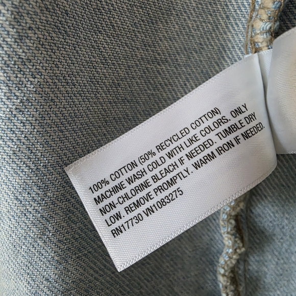 Universal Thread 90s Baggy Trucker Denim Jacket Ligh Wash NWT - Picture 9 of 10